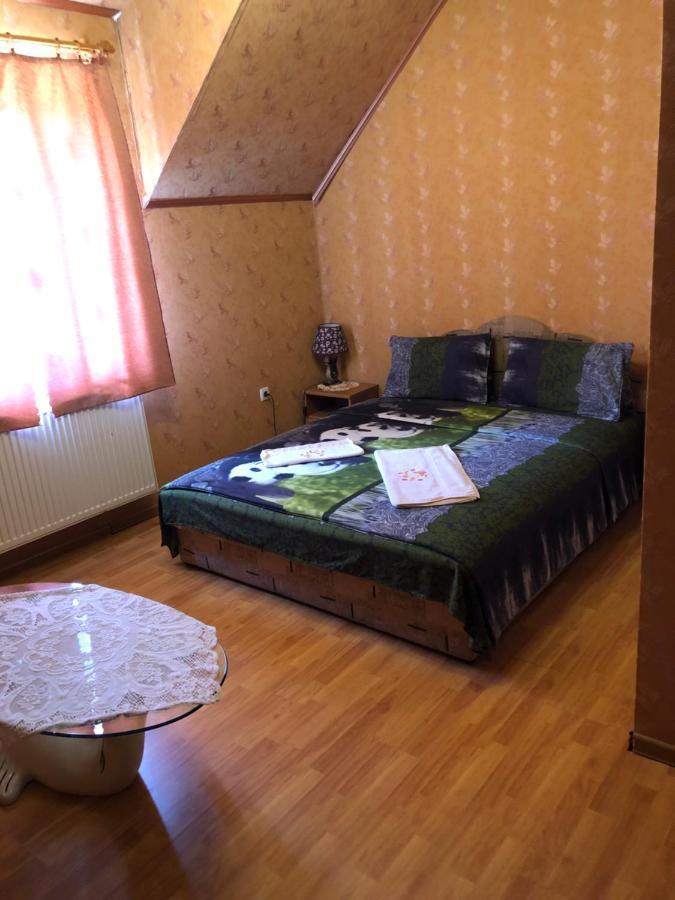 Holiday Bed & Breakfast Perekrestye Exterior photo